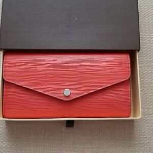 Authentic Louis Vuitton Sarah Wallet in Epi Leather Colour: Poppy Petal